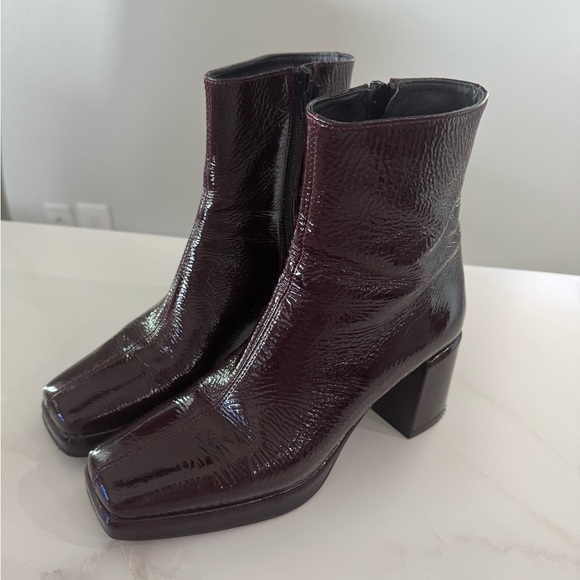 Patent leather Block-Heel Boots. Made in Italy - Picture 1 of 7